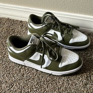 Green Nike dunks - size women’s 8.5